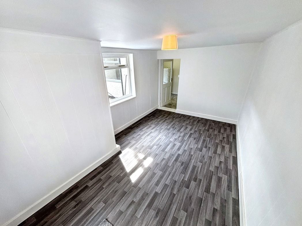 Property image 15 of 33