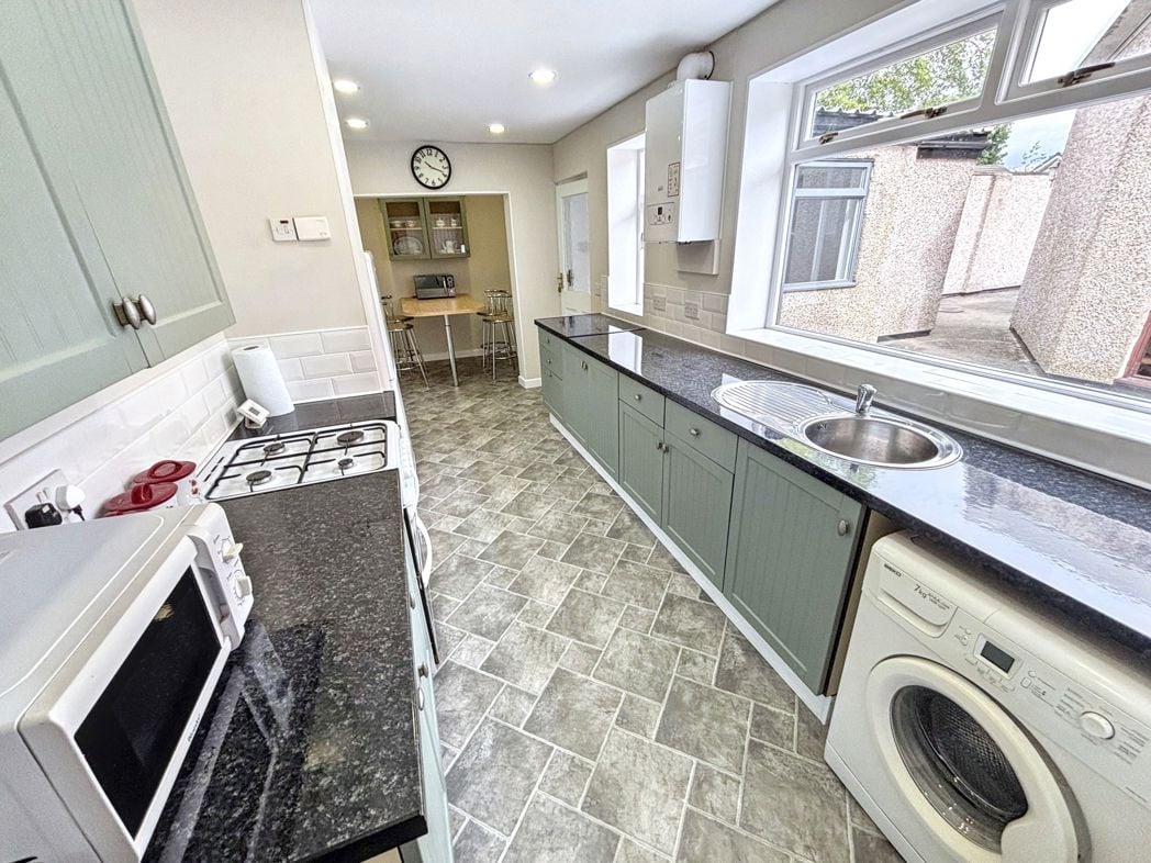 Property image 9 of 33