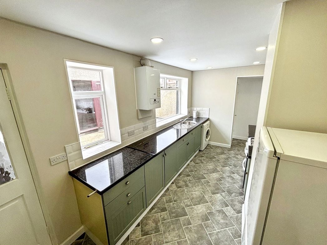 Property image 12 of 33