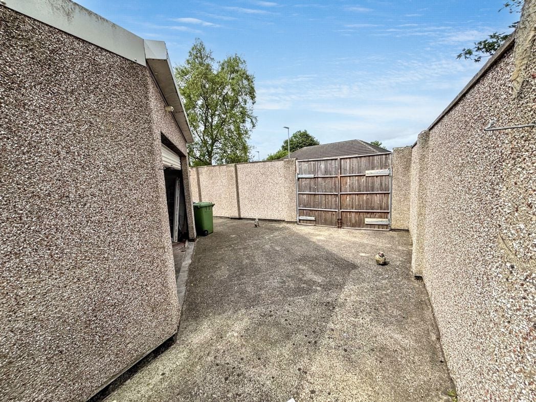 Property image 27 of 33