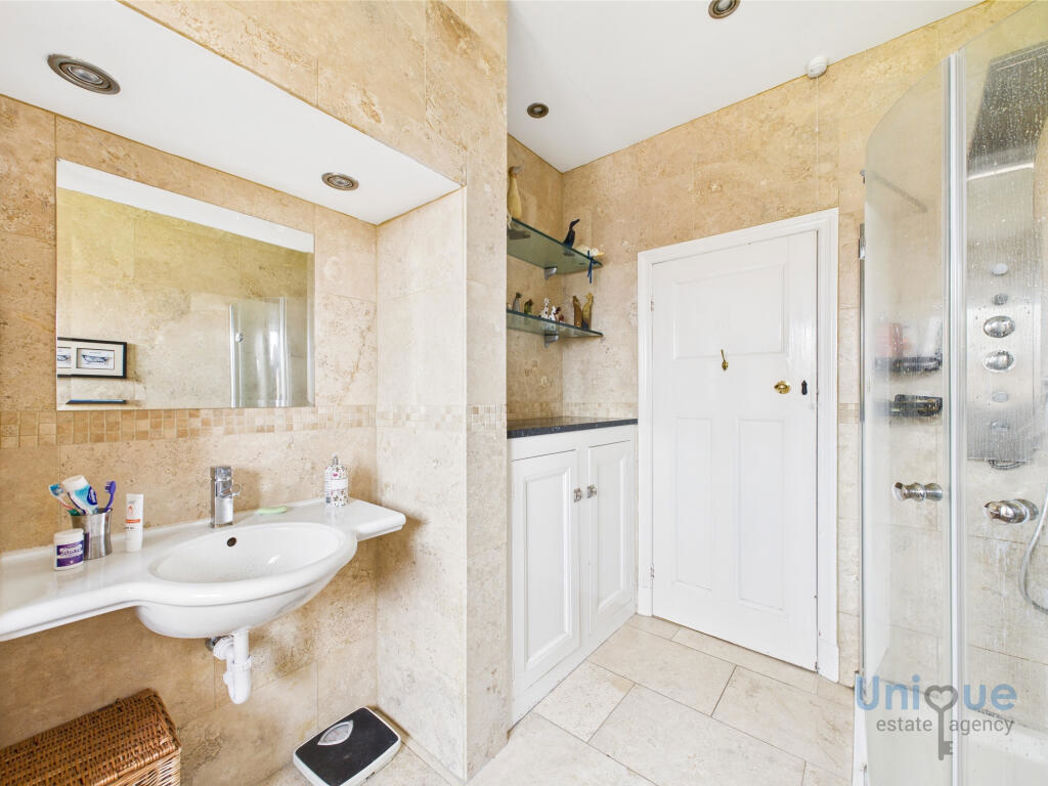 Property image 10 of 17