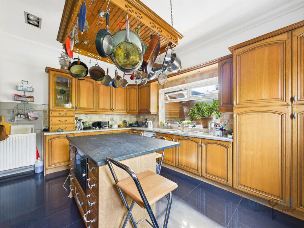 Property image 4 of 17