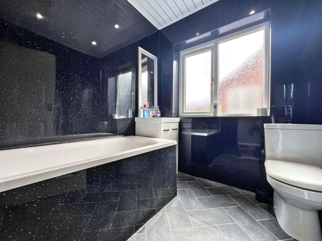 Property image 14 of 17