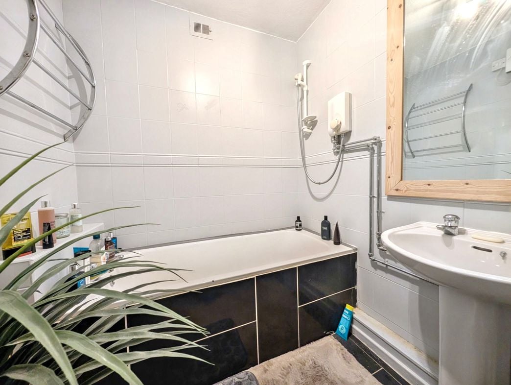 Property image 6 of 7