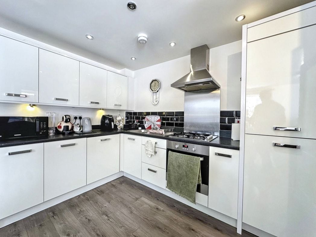 Property image 4 of 11