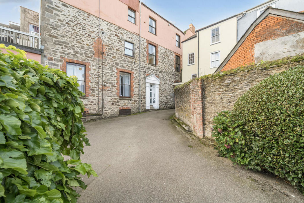 Property image 16 of 18