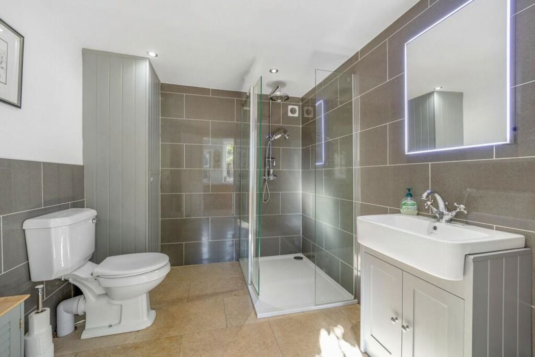 Property image 33 of 54