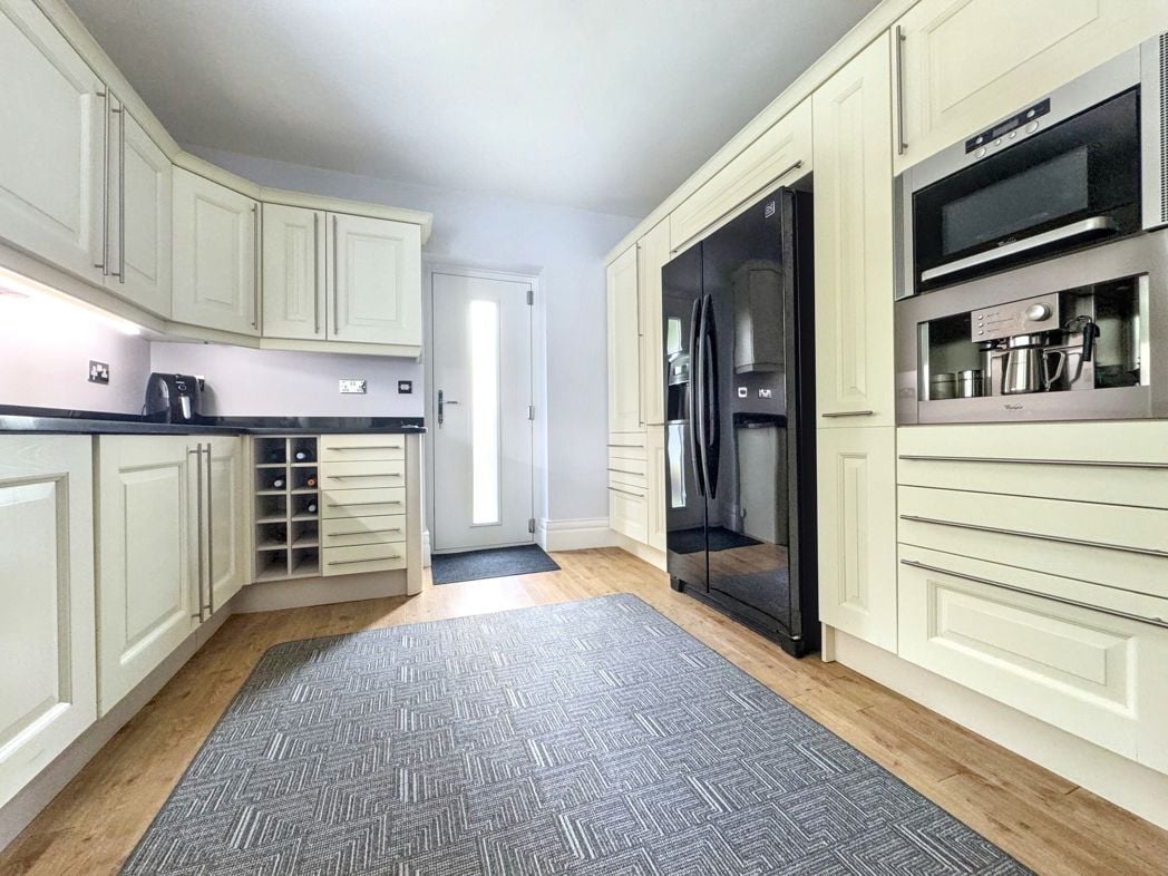 Property image 3 of 32