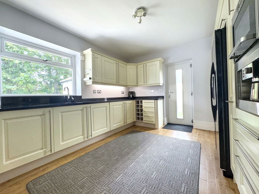 Property image 13 of 32