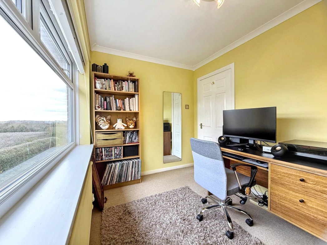 Property image 25 of 37