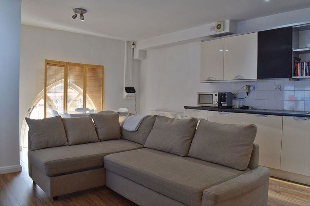 Property image 2 of 9