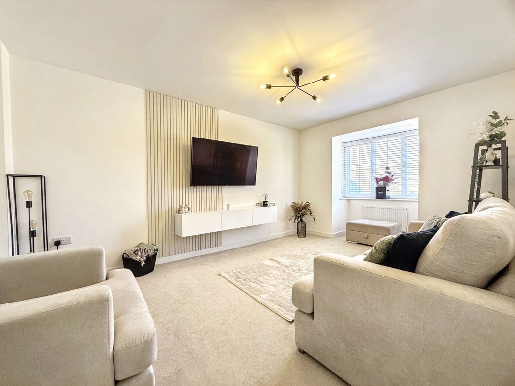 Property image 3 of 32