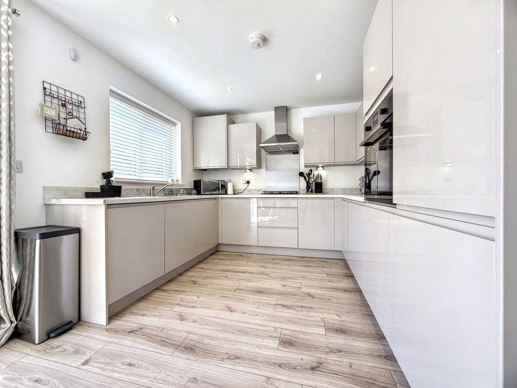 Property image 9 of 32
