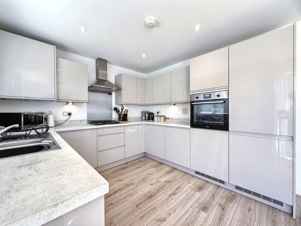 Property image 8 of 32