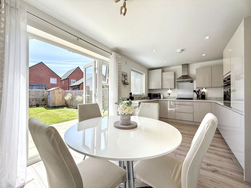 Property image 10 of 32