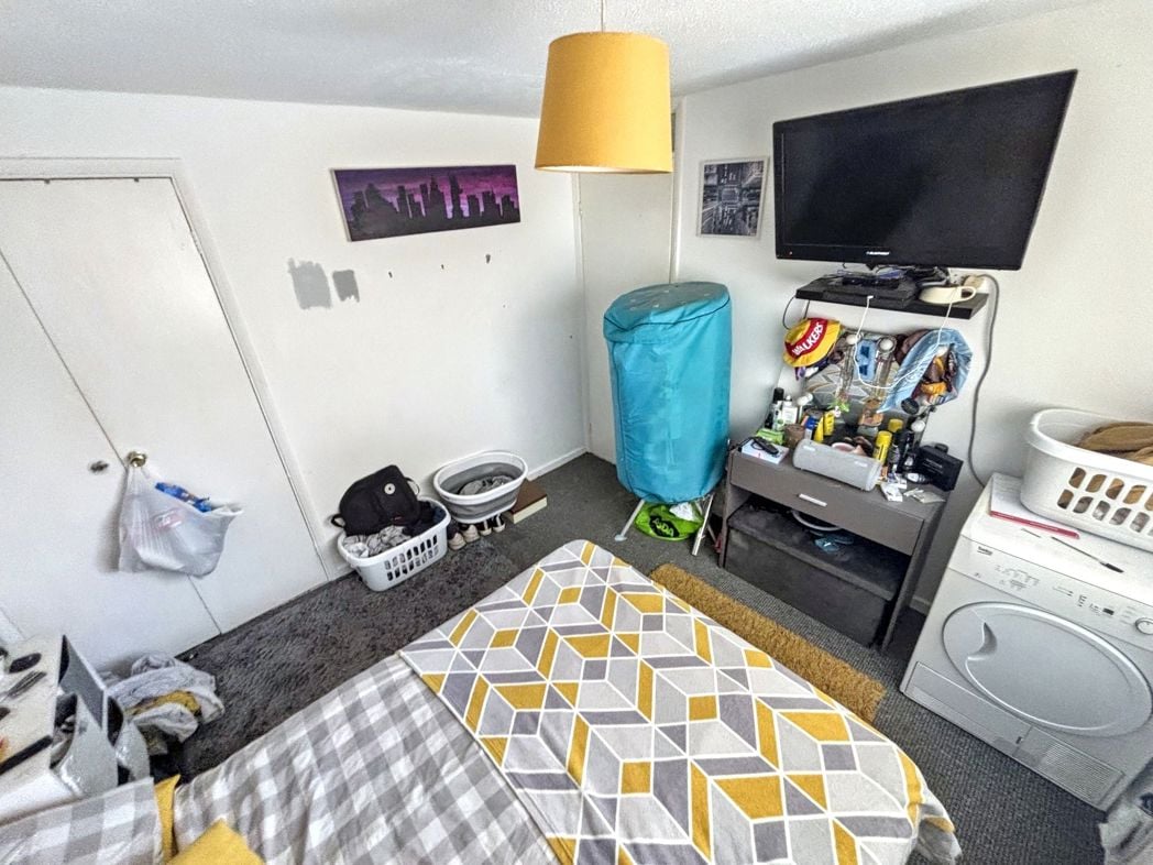 Property image 8 of 12