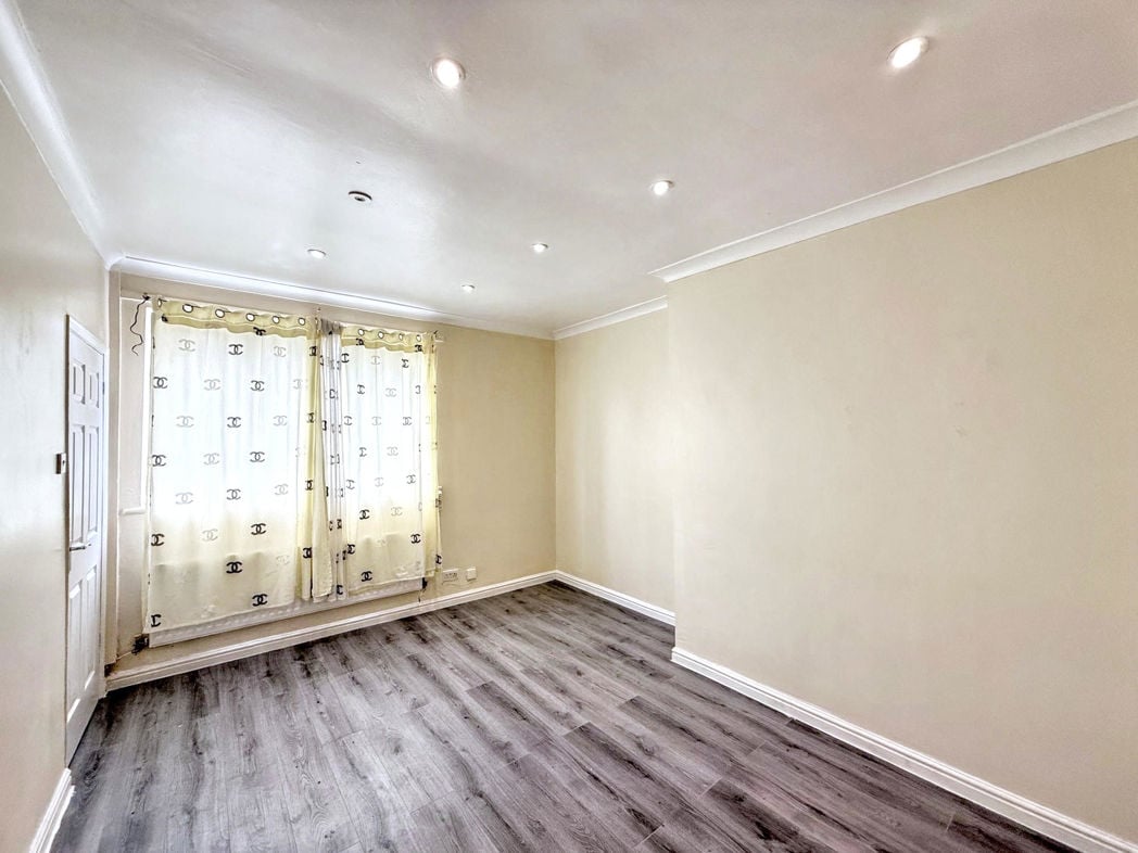 Property image 3 of 12