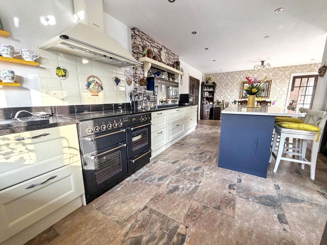 Property image 17 of 49