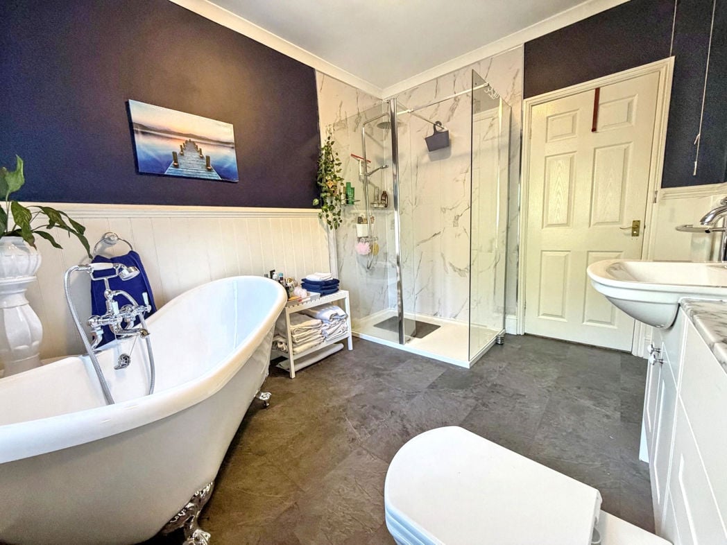 Property image 27 of 49