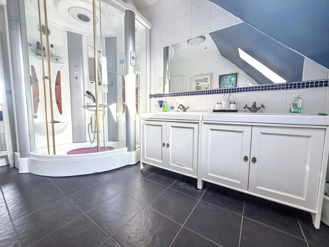 Property image 32 of 49