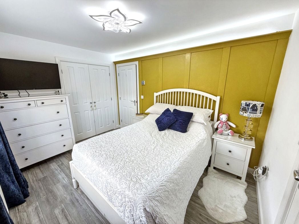 Property image 11 of 25