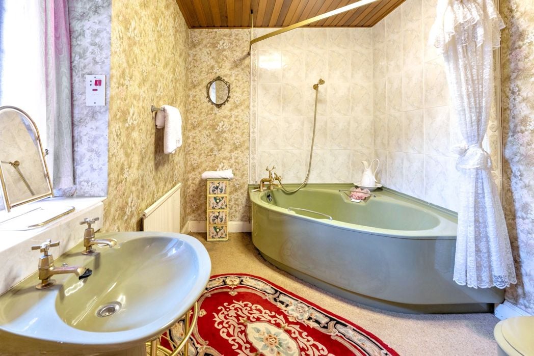 Property image 33 of 42
