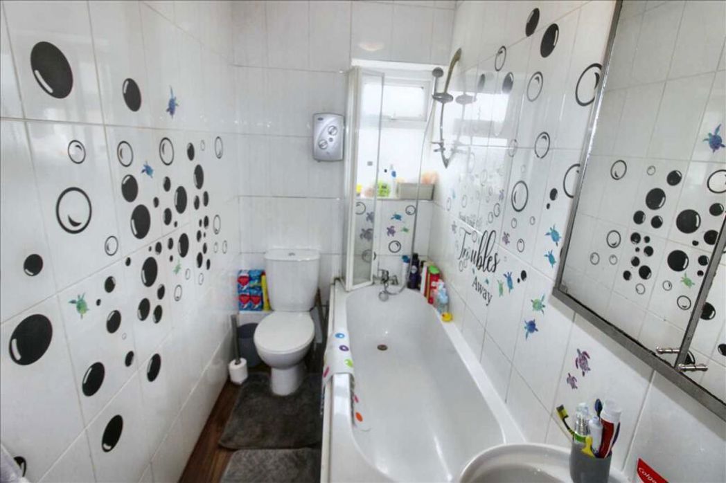 Property image 11 of 16