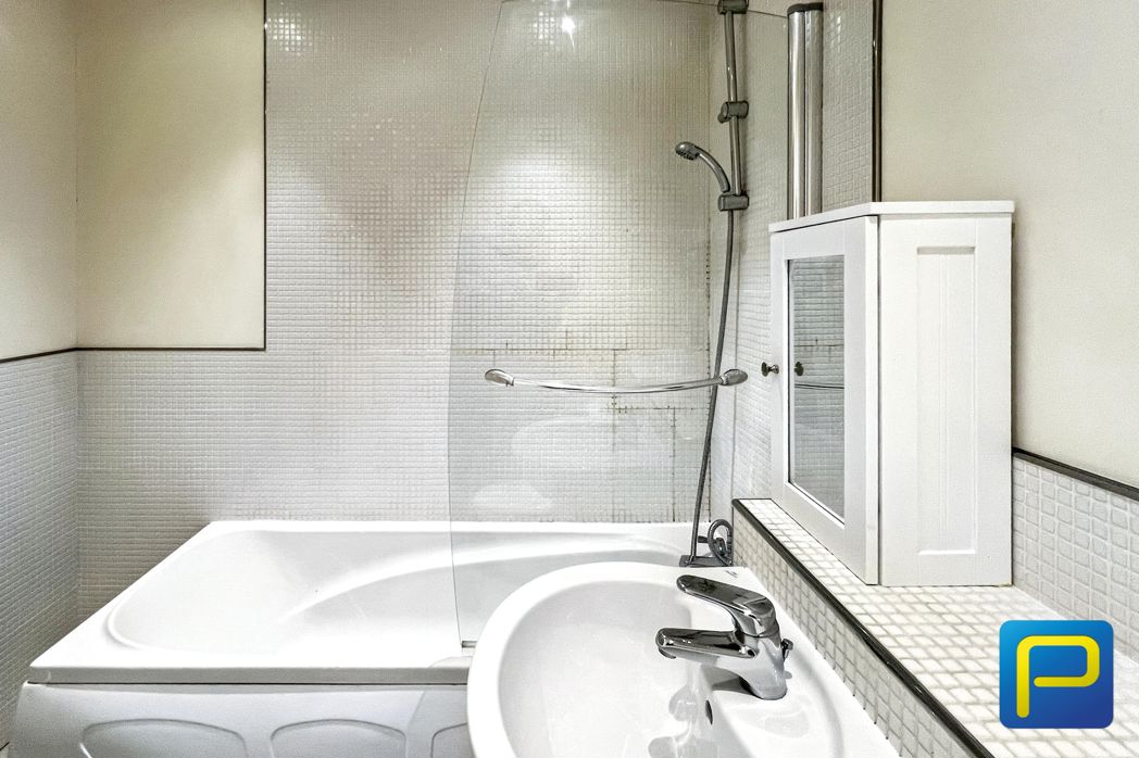 Property image 11 of 16