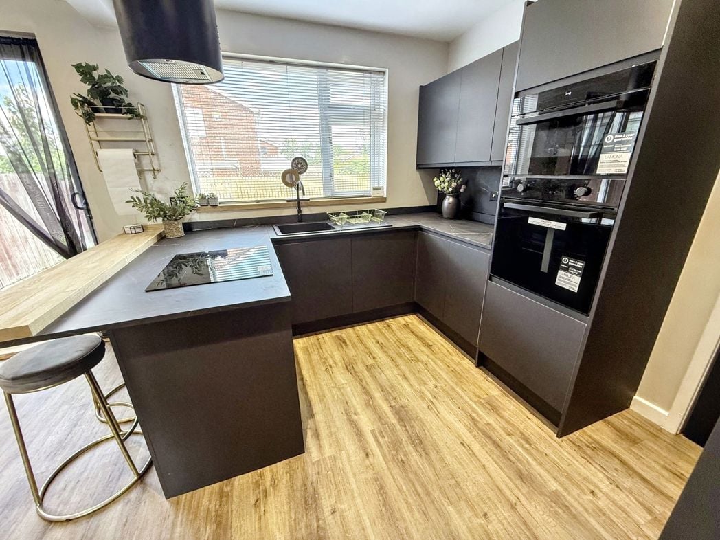 Property image 11 of 21