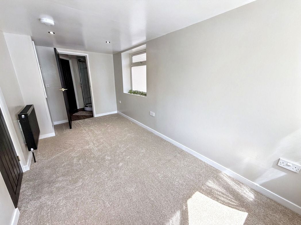 Property image 14 of 21