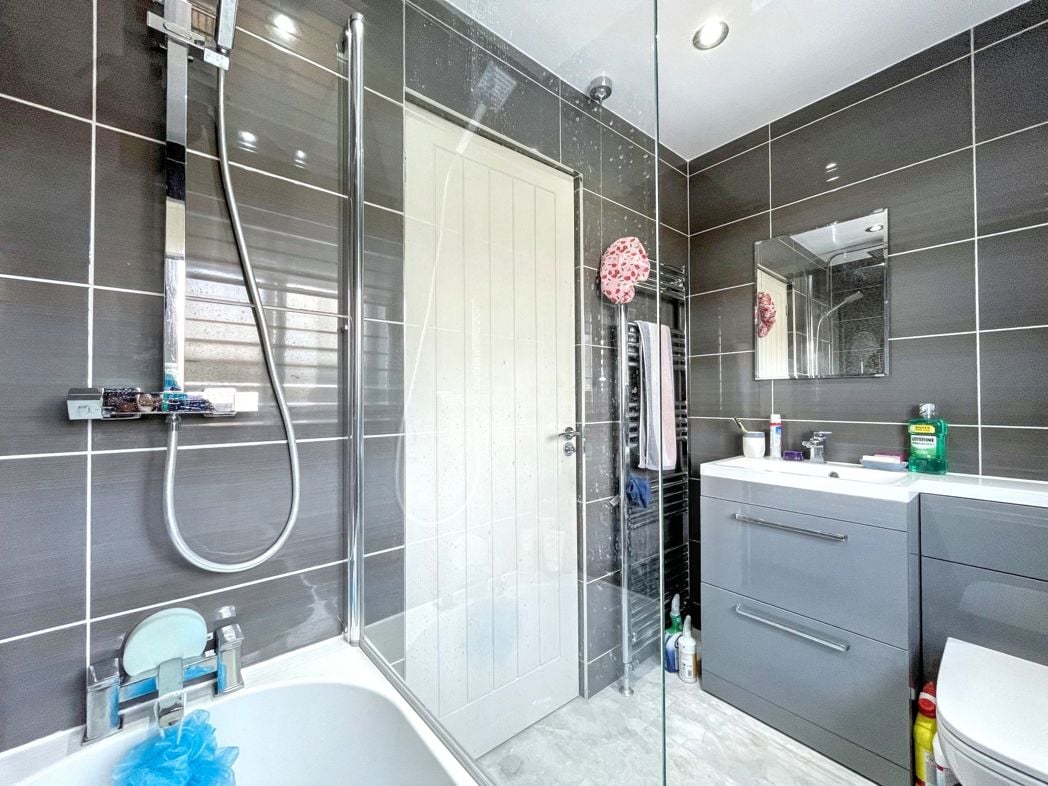 Property image 16 of 19