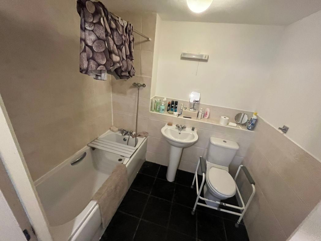 Property image 7 of 8