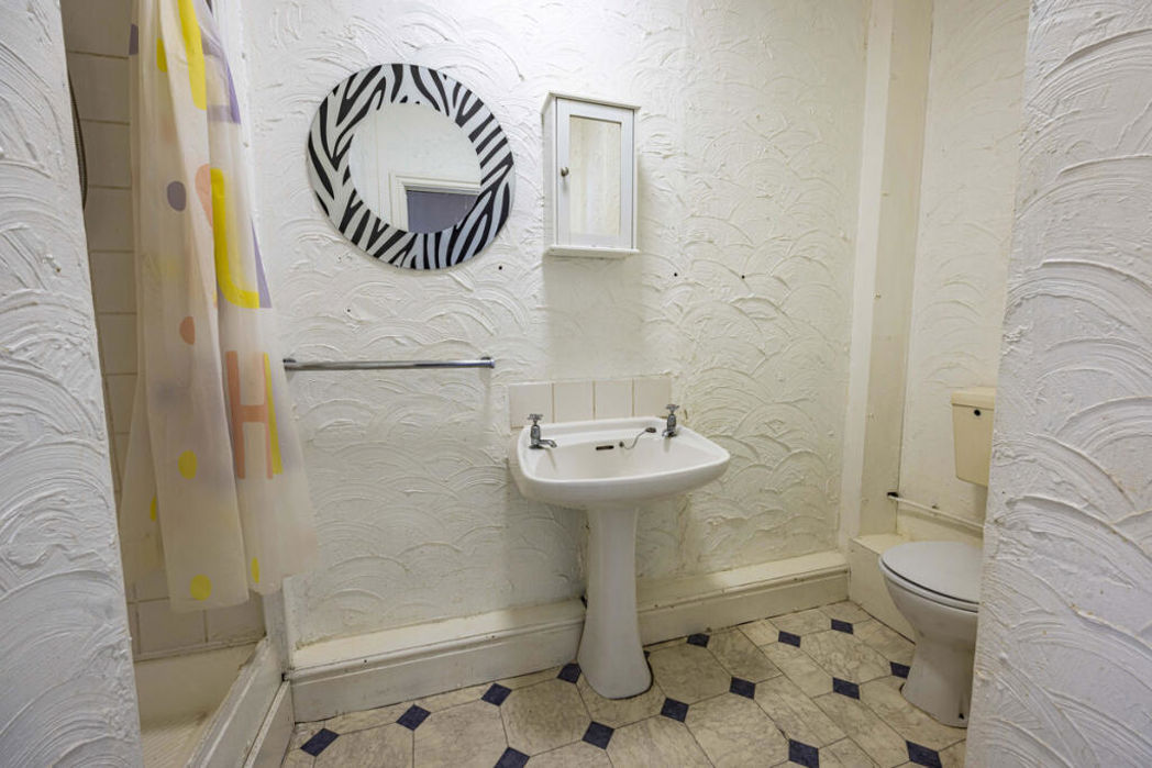 Property image 8 of 16