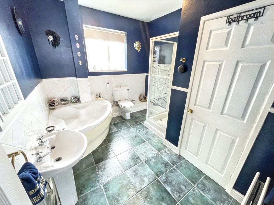 Property image 11 of 13