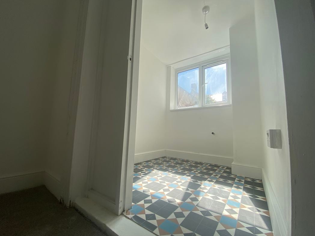 Property image 8 of 28