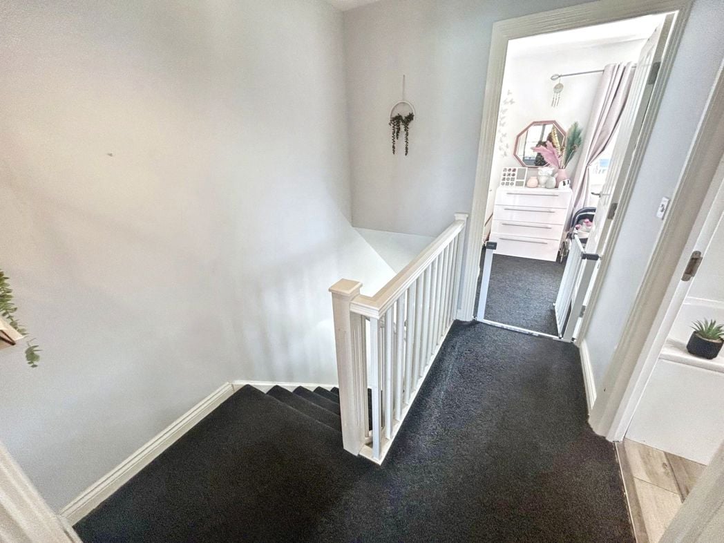 Property image 8 of 12