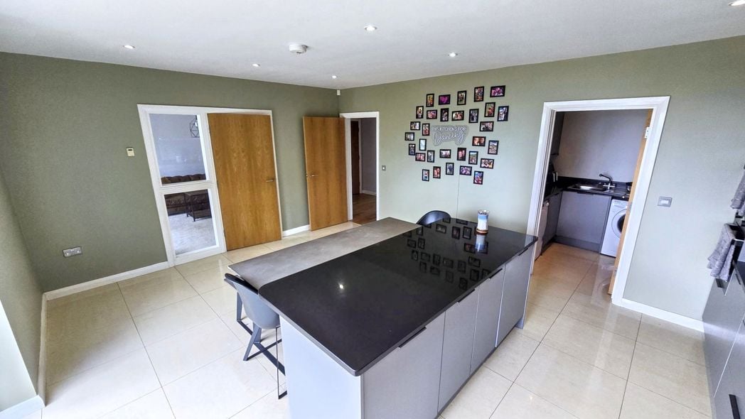 Property image 5 of 35