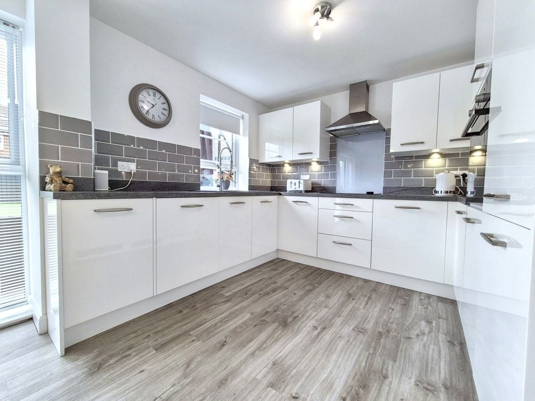 Property image 9 of 32