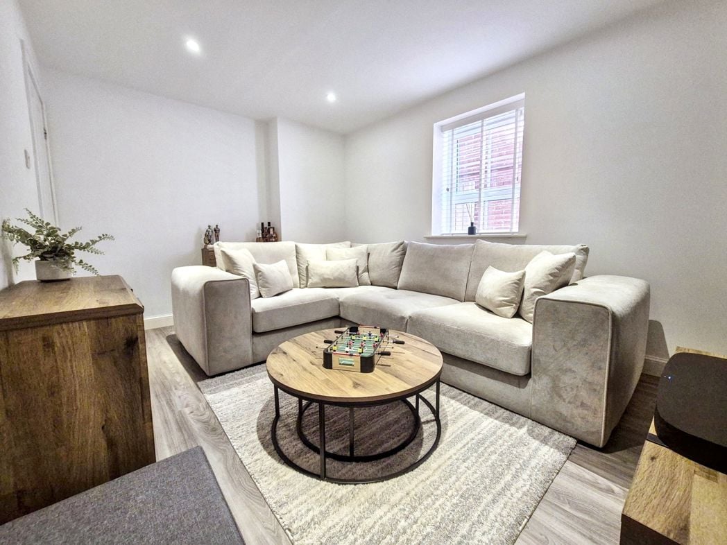 Property image 8 of 32