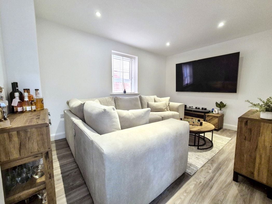 Property image 7 of 32