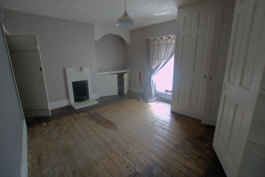 Property image 2 of 9