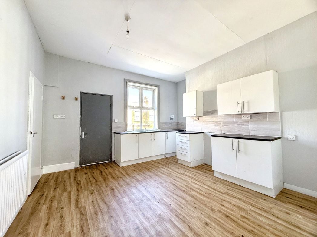 Property image 5 of 11