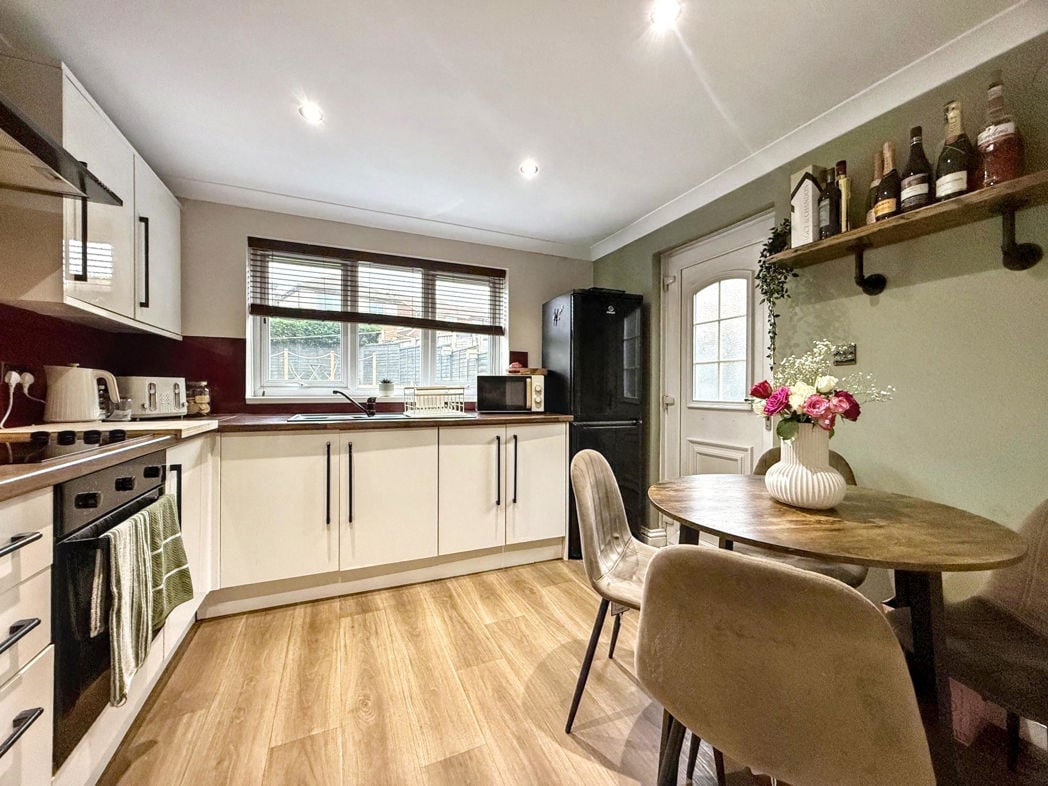 Property image 11 of 29