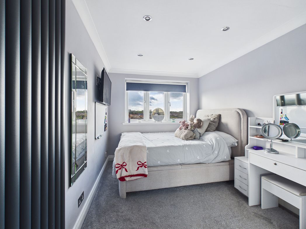 Property image 11 of 17