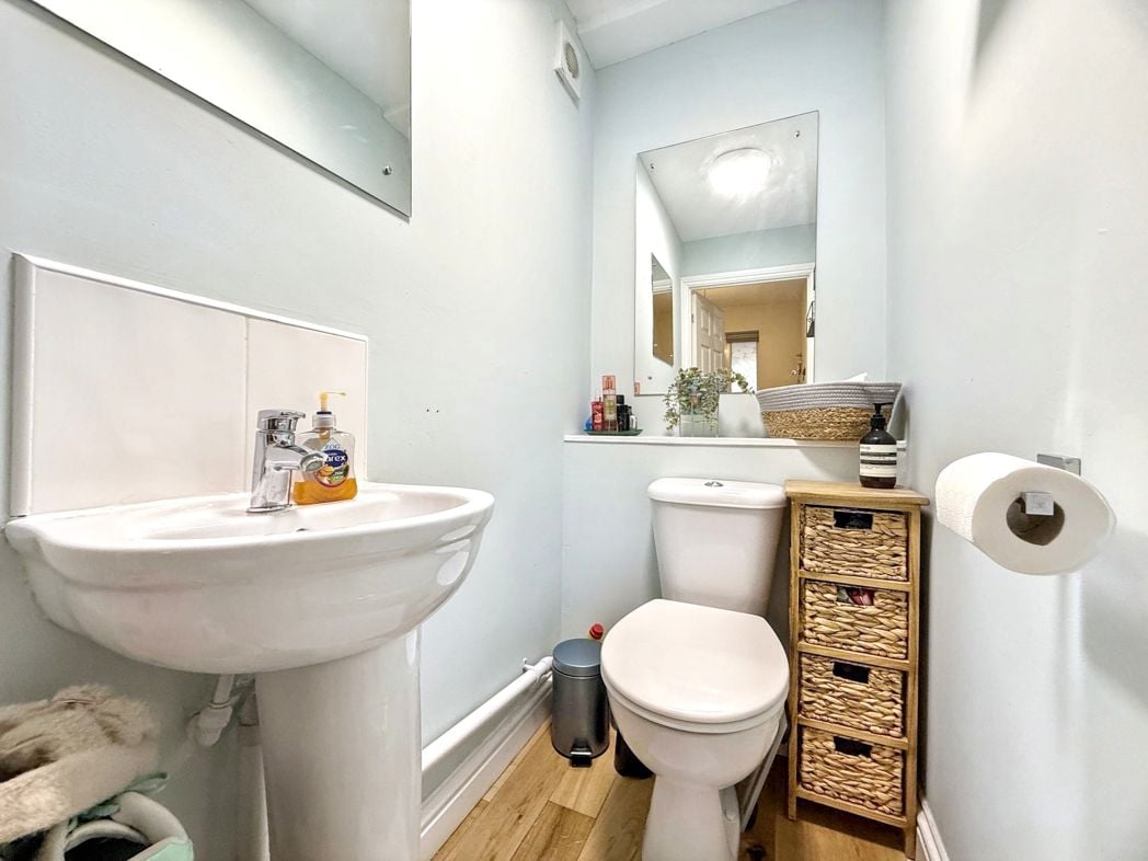 Property image 11 of 27