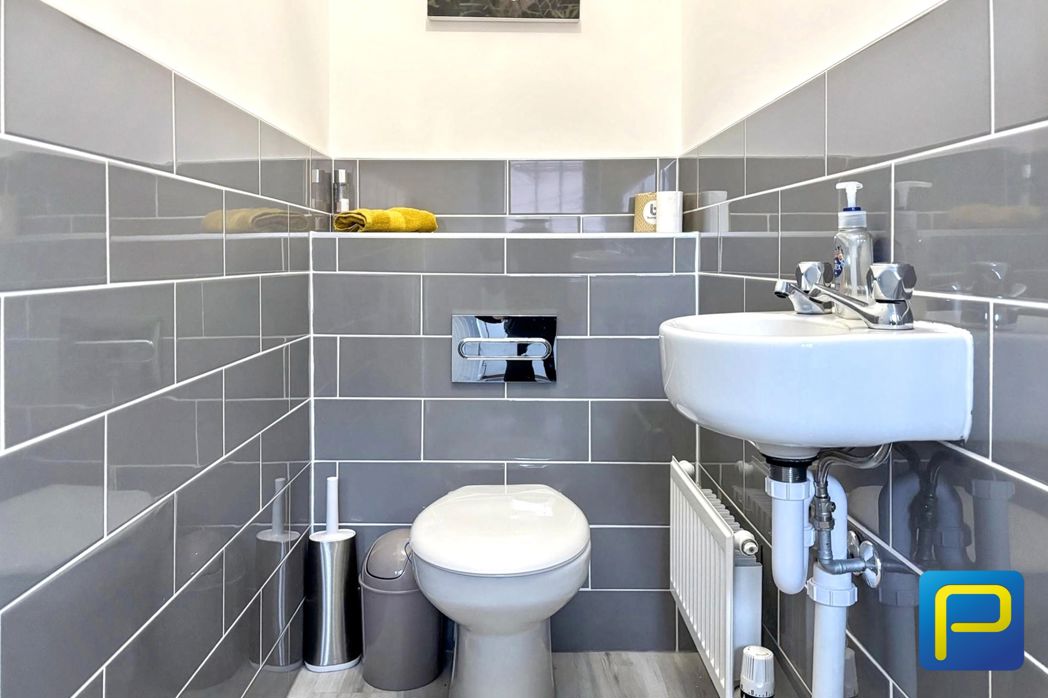 Property image 11 of 23