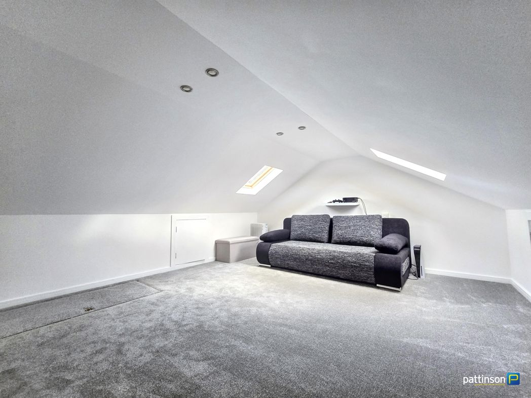 Property image 21 of 28
