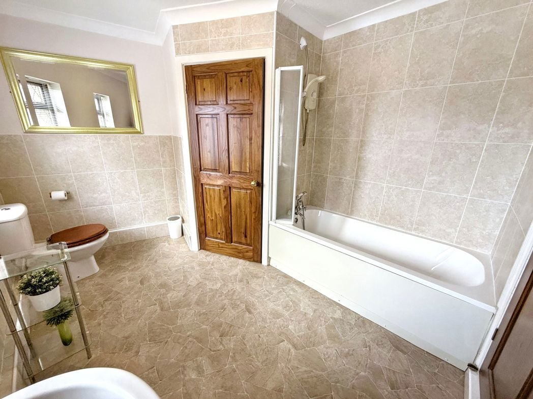 Property image 12 of 33