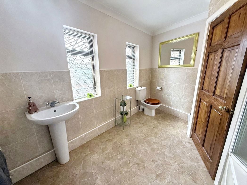 Property image 13 of 33
