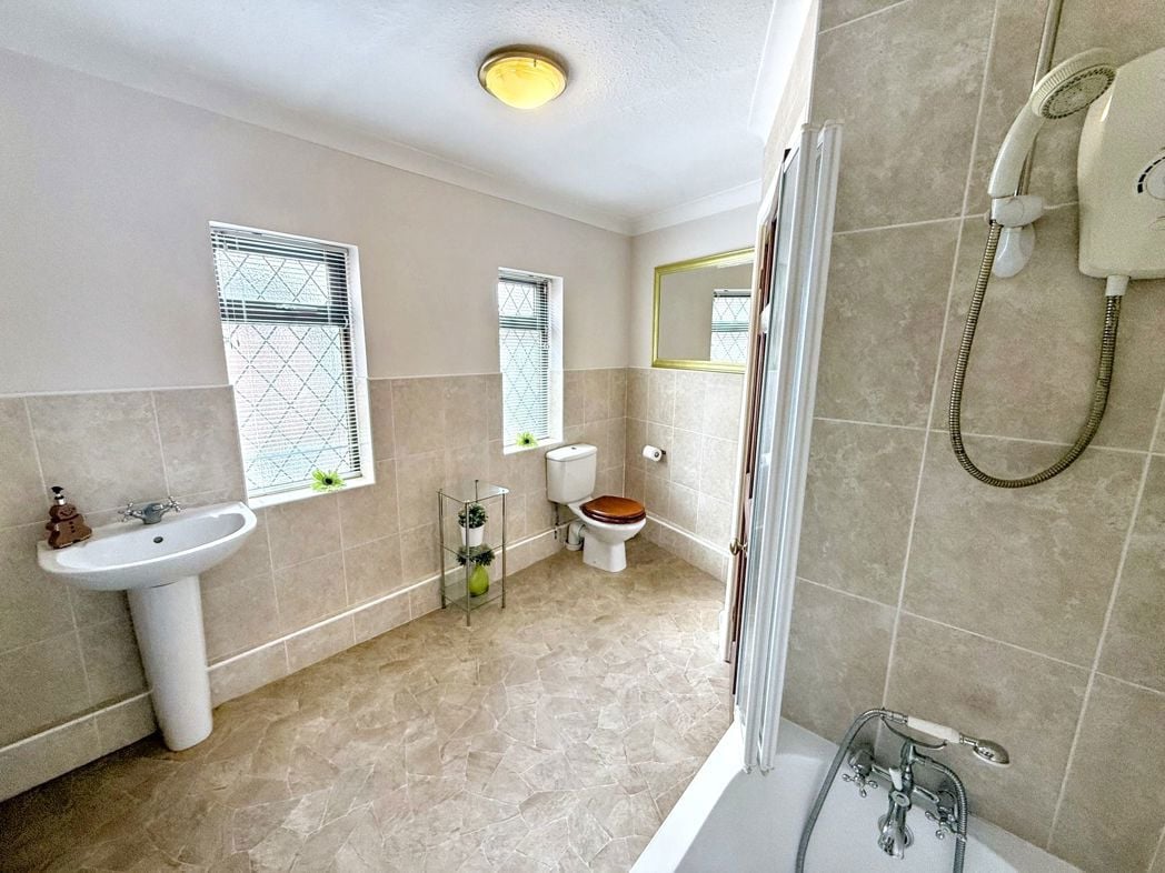 Property image 14 of 33